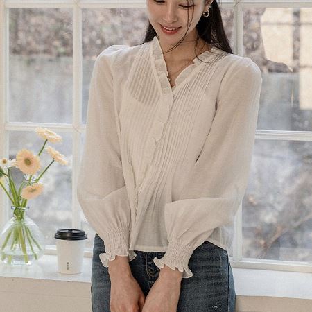 Dongdaemum Women’s Shirts, Tops & T-Shirts, a testament to the elegance and quality of wholesale Korean fashion.