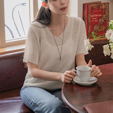 Dongdaemum Women’s Shirts, Tops & T-Shirts, a testament to the elegance and quality of wholesale Korean fashion.