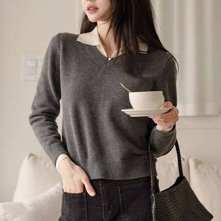 Dongdaemum Women’s Shirts, Tops & T-Shirts, a testament to the elegance and quality of wholesale Korean fashion.