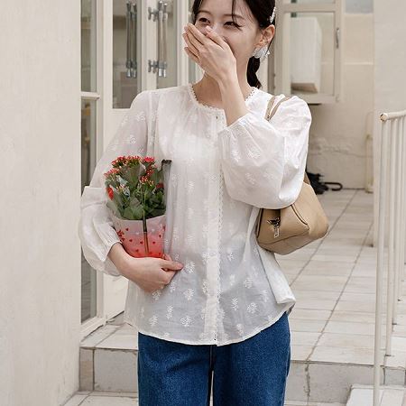 Dongdaemum Women’s Shirts, Tops & T-Shirts, a testament to the elegance and quality of wholesale Korean fashion.