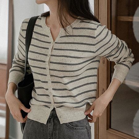 Dongdaemum Women’s Shirts, Tops & T-Shirts, a testament to the elegance and quality of wholesale Korean fashion.
