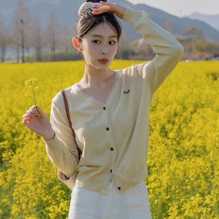 Dongdaemum Women’s Coats & Jackets, a testament to the elegance and quality of wholesale Korean fashion.