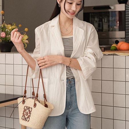 Dongdaemum Women’s Coats & Jackets, a testament to the elegance and quality of wholesale Korean fashion.