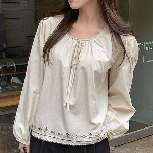 Dongdaemum Women’s Shirts, Tops & T-Shirts, a testament to the elegance and quality of wholesale Korean fashion.