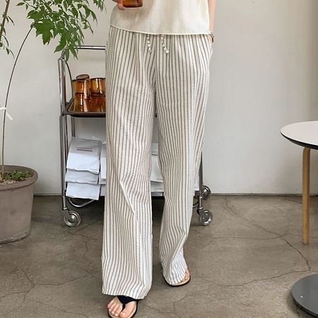 Dongdaemum Women’s Pants, a testament to the elegance and quality of wholesale Korean fashion.