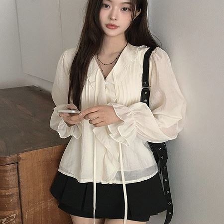 Dongdaemum Women’s Shirts, Tops & T-Shirts, a testament to the elegance and quality of wholesale Korean fashion.