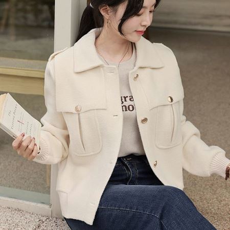 Dongdaemum Women’s Coats & Jackets, a testament to the elegance and quality of wholesale Korean fashion.