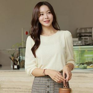 Dongdaemum Women’s Shirts, Tops & T-Shirts, a testament to the elegance and quality of wholesale Korean fashion.