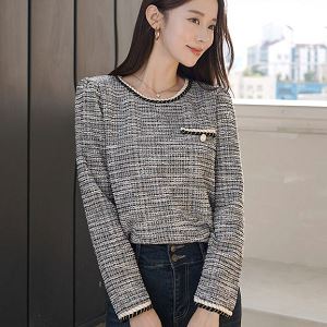 Dongdaemum Women’s Shirts, Tops & T-Shirts, a testament to the elegance and quality of wholesale Korean fashion.