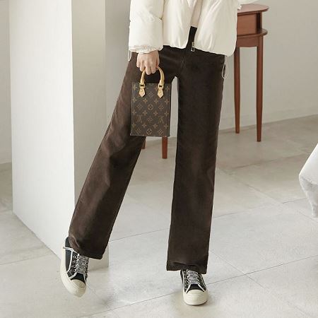 Dongdaemum Women’s Pants, a testament to the elegance and quality of wholesale Korean fashion.