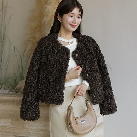 Dongdaemum Women’s Coats & Jackets, a testament to the elegance and quality of wholesale Korean fashion.