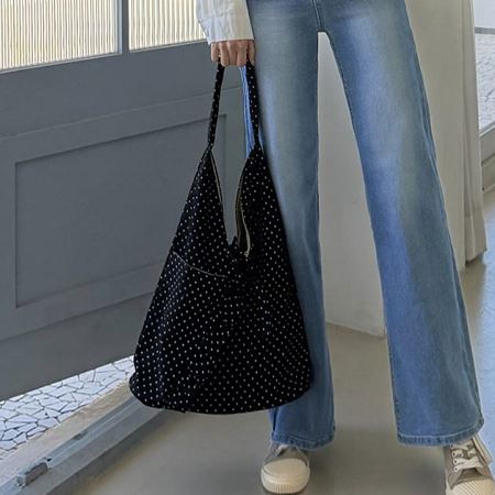A collection of Dongdaemum Women’s Handbags, Wallets & Cases, showcasing the elegance of Korean fashion.