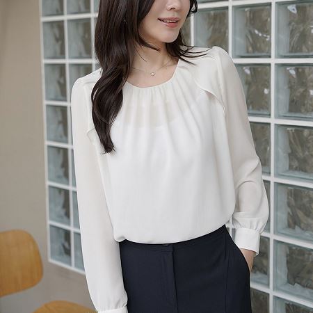 Dongdaemum Women’s Shirts, Tops & T-Shirts, a testament to the elegance and quality of wholesale Korean fashion.