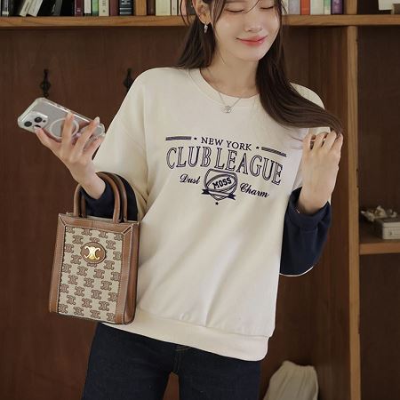 Dongdaemum Women’s Shirts, Tops & T-Shirts, a testament to the elegance and quality of wholesale Korean fashion.