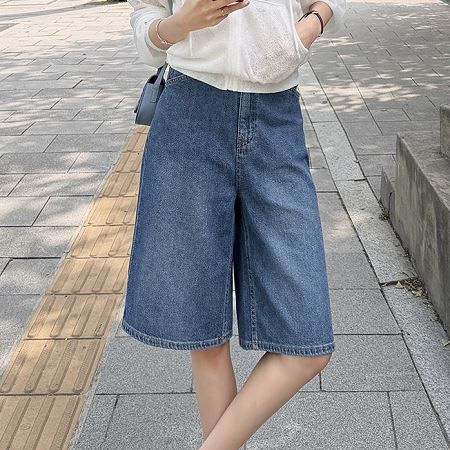 Dongdaemum Women’s Pants, a testament to the elegance and quality of wholesale Korean fashion.