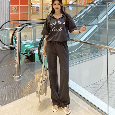 Dongdaemum Women’s One-Pieces, a testament to the elegance and quality of wholesale Korean fashion.