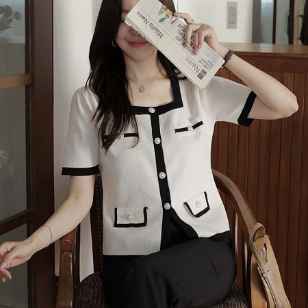 Dongdaemum Women’s Coats & Jackets, a testament to the elegance and quality of wholesale Korean fashion.