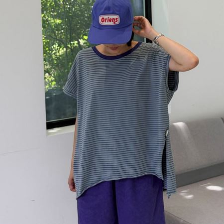 Dongdaemum Women’s Shirts, Tops & T-Shirts, a testament to the elegance and quality of wholesale Korean fashion.