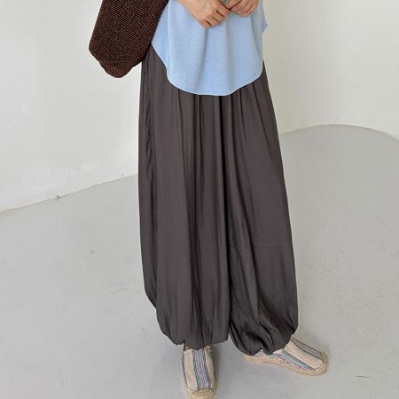 Dongdaemum Women’s Pants, a testament to the elegance and quality of wholesale Korean fashion.