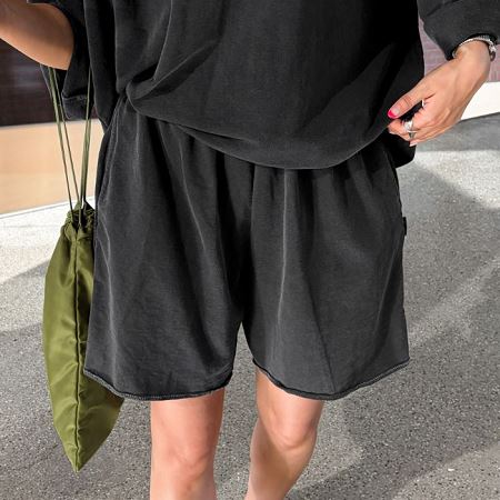 Dongdaemum Women’s Pants, a testament to the elegance and quality of wholesale Korean fashion.