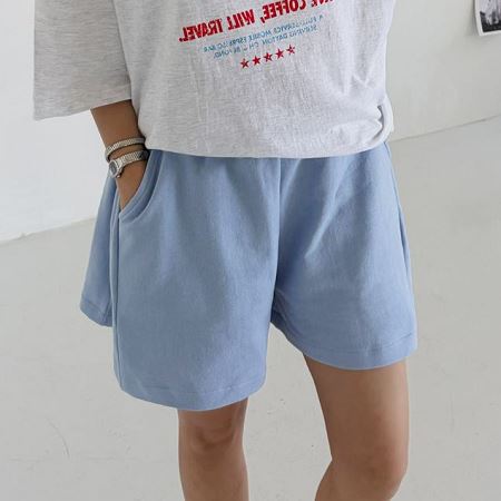 Dongdaemum Women’s Pants, a testament to the elegance and quality of wholesale Korean fashion.