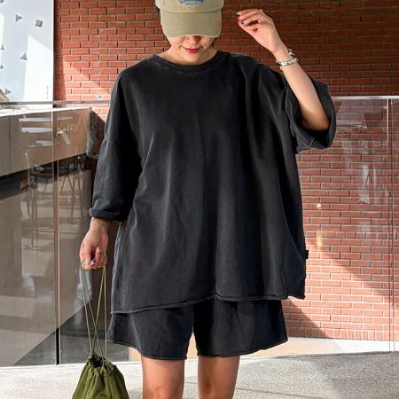 Dongdaemum Women’s Shirts, Tops & T-Shirts, a testament to the elegance and quality of wholesale Korean fashion.