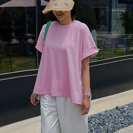 Dongdaemum Women’s Shirts, Tops & T-Shirts, a testament to the elegance and quality of wholesale Korean fashion.