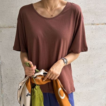 Dongdaemum Women’s Shirts, Tops & T-Shirts, a testament to the elegance and quality of wholesale Korean fashion.