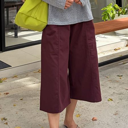 Dongdaemum Women’s Pants, a testament to the elegance and quality of wholesale Korean fashion.