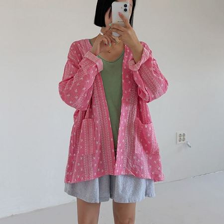 Dongdaemum Women’s Shirts, Tops & T-Shirts, a testament to the elegance and quality of wholesale Korean fashion.