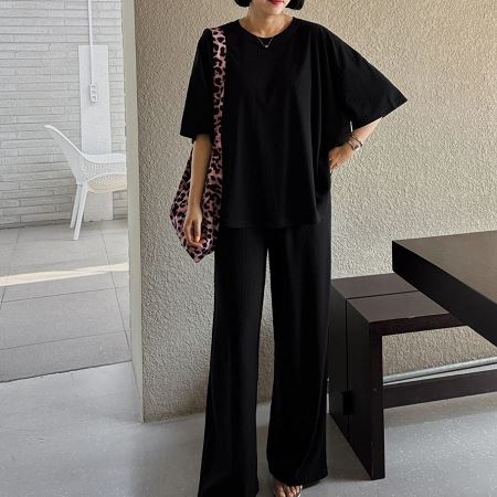Dongdaemum Women’s One-Pieces, a testament to the elegance and quality of wholesale Korean fashion.