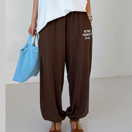 Dongdaemum Women’s Pants, a testament to the elegance and quality of wholesale Korean fashion.