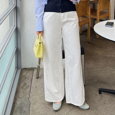 Dongdaemum Women’s Pants, a testament to the elegance and quality of wholesale Korean fashion.