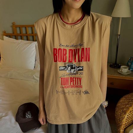 Dongdaemum Women’s Shirts, Tops & T-Shirts, a testament to the elegance and quality of wholesale Korean fashion.