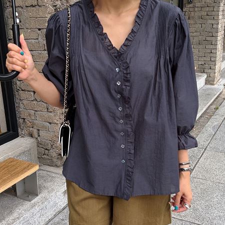 Dongdaemum Women’s Shirts, Tops & T-Shirts, a testament to the elegance and quality of wholesale Korean fashion.