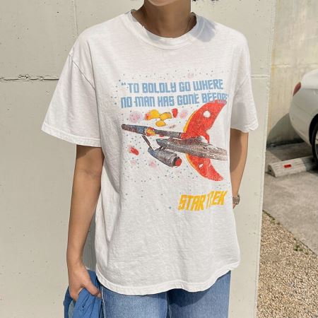 Dongdaemum Women’s Shirts, Tops & T-Shirts, a testament to the elegance and quality of wholesale Korean fashion.