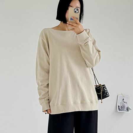Dongdaemum Women’s Shirts, Tops & T-Shirts, a testament to the elegance and quality of wholesale Korean fashion.