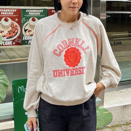 Dongdaemum Women’s Shirts, Tops & T-Shirts, a testament to the elegance and quality of wholesale Korean fashion.