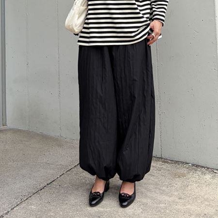Dongdaemum Women’s Pants, a testament to the elegance and quality of wholesale Korean fashion.
