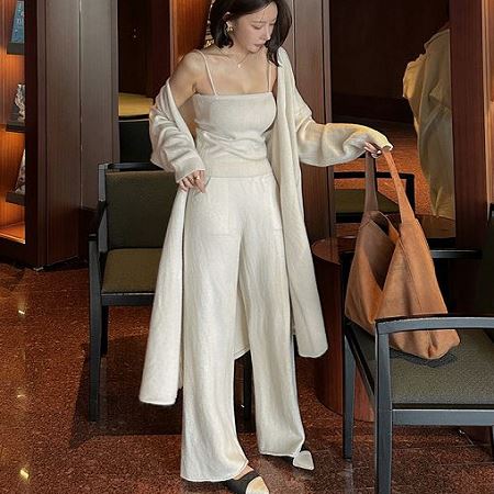 Dongdaemum Women’s One-Pieces, a testament to the elegance and quality of wholesale Korean fashion.