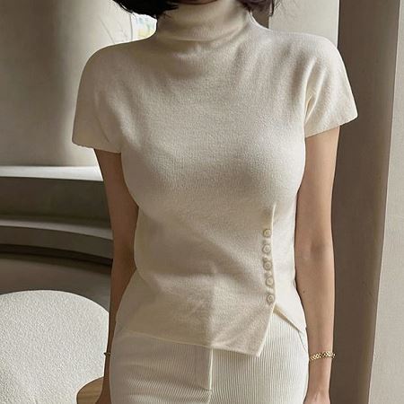 Dongdaemum Women’s Shirts, Tops & T-Shirts, a testament to the elegance and quality of wholesale Korean fashion.