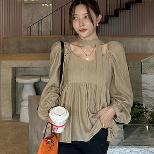 Dongdaemum Women’s Shirts, Tops & T-Shirts, a testament to the elegance and quality of wholesale Korean fashion.