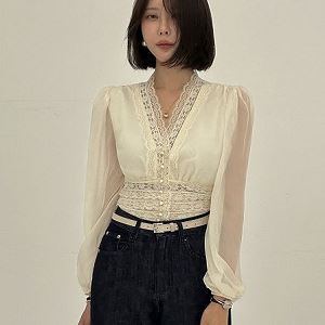 Dongdaemum Women’s Shirts, Tops & T-Shirts, a testament to the elegance and quality of wholesale Korean fashion.