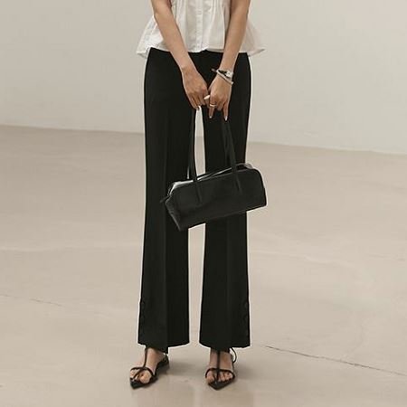 Dongdaemum Women’s Pants, a testament to the elegance and quality of wholesale Korean fashion.