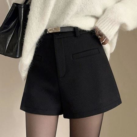 Dongdaemum Women’s Pants, a testament to the elegance and quality of wholesale Korean fashion.