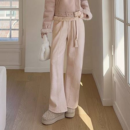 Dongdaemum Women’s Pants, a testament to the elegance and quality of wholesale Korean fashion.