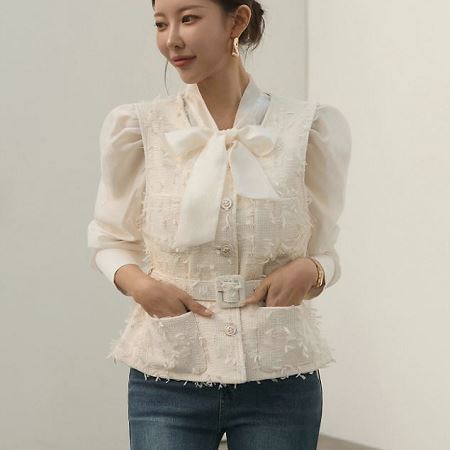 A variety of Dongdaemum Women’s Coats & Jackets, reflecting the sophistication of Korean fashion.