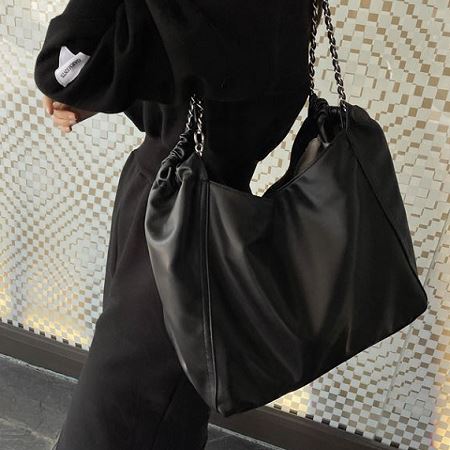 A collection of Dongdaemum Women’s Handbags, Wallets & Cases, showcasing the elegance of Korean fashion.