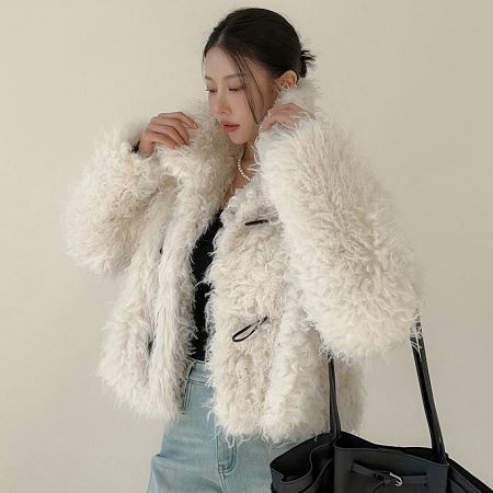 Dongdaemum Women’s Coats & Jackets, a testament to the elegance and quality of wholesale Korean fashion.