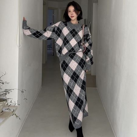 Dongdaemum Women’s One-Pieces, a testament to the elegance and quality of wholesale Korean fashion.